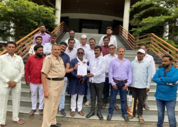 कर्जबाजारी शेतकरी आत्महत्याप्रकरणी पीडित कुटुंबाला मदत व नोकरी द्यावी – वंचित बहुजन आघाडीची जिल्हाधिकाऱ्यांकडे मागणी