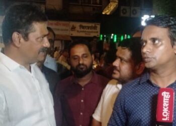 मुंबईतील एल्फिन्स्टन ब्रीज पाडल्याने रहिवाशांचा संताप – आदित्य ठाकरे गैरहजर का ? वंचित बहुजन आघाडीचा सवाल