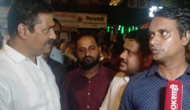 मुंबईतील एल्फिन्स्टन ब्रीज पाडल्याने रहिवाशांचा संताप – आदित्य ठाकरे गैरहजर का ? वंचित बहुजन आघाडीचा सवाल