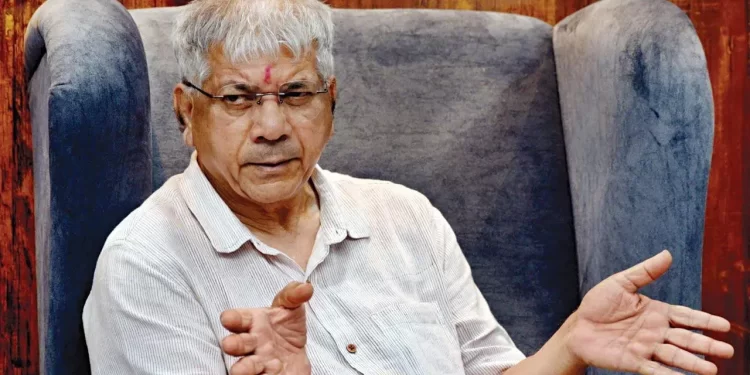 ॲड. प्रकाश आंबेडकरांचा काँग्रेसला सवाल : भाजपच्या दबावामुळे वंचित बहुजन आघाडीसोबत युतीपासून काँग्रेस दूर राहतेय का?