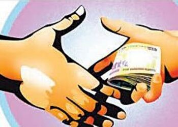 रत्नागिरीत लाचलुचपत प्रतिबंधक विभागाची मोठी कारवाई, वर्ग-१ अधिकाऱ्यासह तिघे लाच घेताना रंगेहाथ पकडले