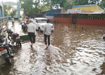 सोलापूरमध्ये जलप्रलय! 24 तासांत 118.3 मिमी पावसाची विक्रमी नोंद, जनजीवन विस्कळीत