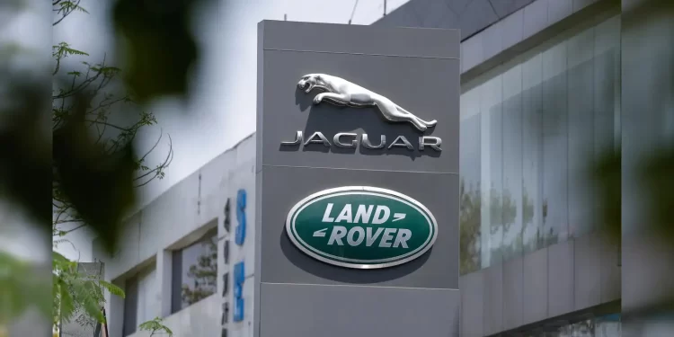 सायबर हल्ल्यामुळे जग्वार लँड रोव्हर संकटात: टाटा मोटर्सला $2 अब्ज पौंडचा जबरदस्त फटका! उत्पादन ठप्प, शेअर कोसळले