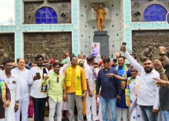 पुणे: 'भ्रष्ट' SRA च्या विरोधात ॲड. प्रकाश आंबेडकरांची हाक; वंचित बहुजन आघाडीचा विराट मोर्चा SRA कार्यालयाकडे रवाना