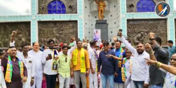 पुणे: 'भ्रष्ट' SRA च्या विरोधात ॲड. प्रकाश आंबेडकरांची हाक; वंचित बहुजन आघाडीचा विराट मोर्चा SRA कार्यालयाकडे रवाना