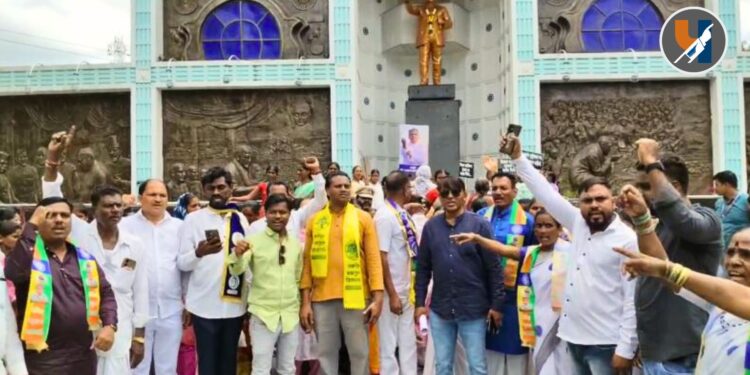 पुणे: 'भ्रष्ट' SRA च्या विरोधात ॲड. प्रकाश आंबेडकरांची हाक; वंचित बहुजन आघाडीचा विराट मोर्चा SRA कार्यालयाकडे रवाना