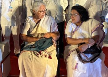 धम्मचक्र प्रवर्तन दिन: अकोल्याच्या ऐतिहासिक धम्म मेळाव्यात अंजलीताई आंबेडकर यांचे आगमन