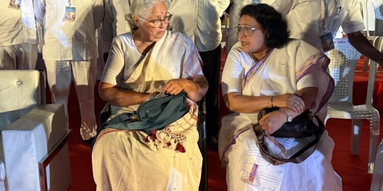 धम्मचक्र प्रवर्तन दिन: अकोल्याच्या ऐतिहासिक धम्म मेळाव्यात अंजलीताई आंबेडकर यांचे आगमन