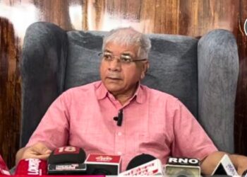 महाराष्ट्र सरकार हे चोरांचे सरकार; ओला दुष्काळ न जाहीर केल्याने सरकारवर प्रकाश आंबेडकरांची टीका