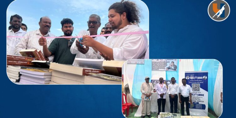 अकोल्यातील ऐतिहासिक धम्म मेळाव्यात ‘प्रबुद्ध भारत’ स्टॉलचे सुजात आंबेडकर यांच्या हस्ते उद्घाटन