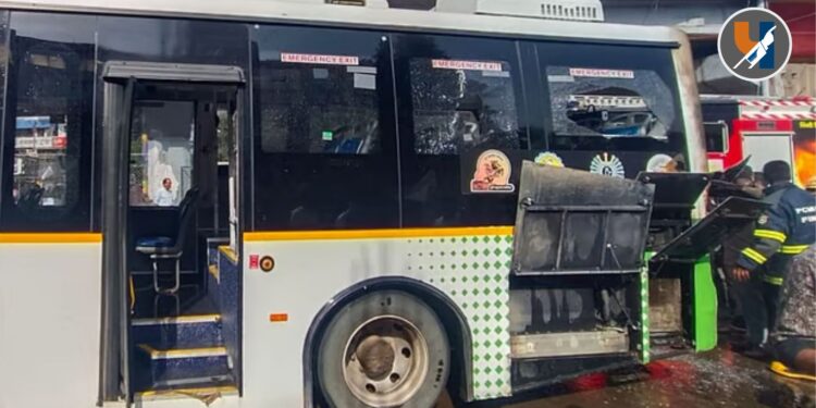 पिंपरी-चिंचवड: धावत्या 'ई-बस'ला आग, दरवाजे लॉक झाल्याने प्रवाशांची पळापळ, मोठी दुर्घटना टळली