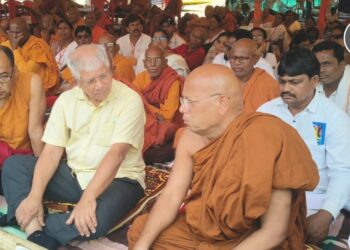 बोधीगया महाविहार बौद्ध धर्मीयांच्या नियंत्रणाखाली येईपर्यंत लढा सुरूच राहील; राजकीय नेत्यांच्या 'मौना'वर ॲड. प्रकाश आंबेडकर यांची तीव्र टीका
