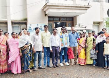 अतिवृष्टीग्रस्तांना अद्याप अनुदान न मिळाल्याने वंचित बहुजन युवा आघाडीचा तहसील कार्यालयावर घेराव