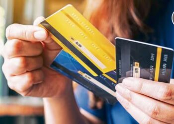 “क्रेडिट कार्डस” वापरून केलेला खर्च: जरा जपून !