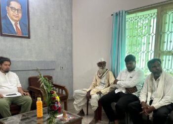 Akola : मुर्तीजापूर तालुक्यातील दुहेरी हत्याकांडप्रकरणी वानखडे कुटुंबीयांनी सुजात आंबेडकर यांची घेतली भेट!