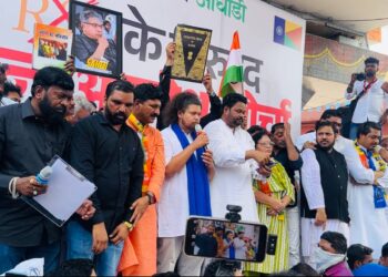 आरएसएसचा भारतीय संविधान, तिरंगा आणि महाराष्ट्र पब्लिक ट्रस्ट ॲक्टची प्रत स्वीकारण्यास नकार ; पोलिसांनी स्वीकारले!