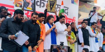 आरएसएसचा भारतीय संविधान, तिरंगा आणि महाराष्ट्र पब्लिक ट्रस्ट ॲक्टची प्रत स्वीकारण्यास नकार ; पोलिसांनी स्वीकारले!