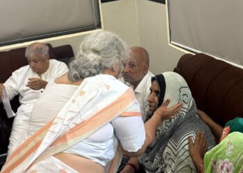 बीडमधील यश ढाका यांच्या कुटुंबीयांनी ॲड. प्रकाश आंबेडकर यांची घेतली भेट