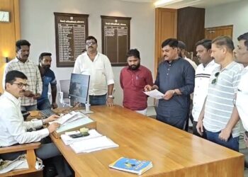 आधार बायोमेट्रिक अपडेटसाठी अवाजवी शुल्क: अहमदनगरमध्ये नियम मोडणाऱ्या UIDAI केंद्रांवर कारवाई करण्याची वंचित बहुजन आघाडीची मागणी