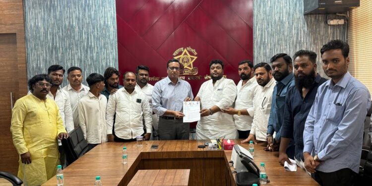 राहुल मकासरे, विजय वाहूळ व कार्यकर्त्यांवरील ‘खोटे’ गुन्हे मागे घ्या, RSS च्या लोकांवर अॅट्रॉसिटी दाखल करा ; वंचित बहुजन युवा आघाडीची आक्रमक मागणी