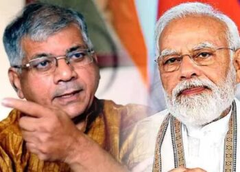 अमेरिका भारताचे परराष्ट्र धोरण ठरवत आहे का? ; ॲड. प्रकाश आंबेडकर यांचा सरकारला सवाल!