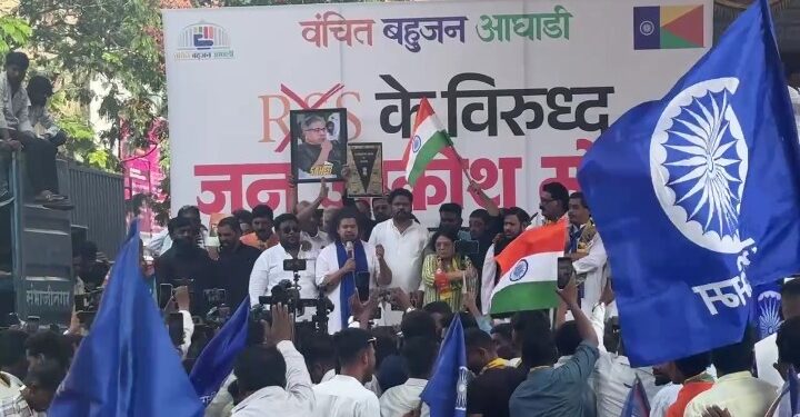 औरंगाबादेत वंचित बहुजन आघाडीचा ‘जन आक्रोश मोर्चा’:  सुजात आंबेडकरांच्या उपस्थितीत जोरदार घोषणाबाजी; उपस्थितांना शपथ