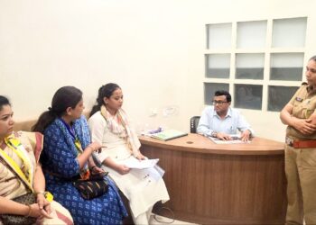 रुपाली चाकणकर यांची राज्य महिला आयोगाच्या अध्यक्षपदावरून तत्काळ हकालपट्टी करा !