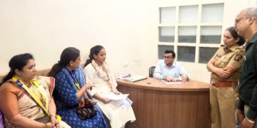 रुपाली चाकणकर यांची राज्य महिला आयोगाच्या अध्यक्षपदावरून तत्काळ हकालपट्टी करा !