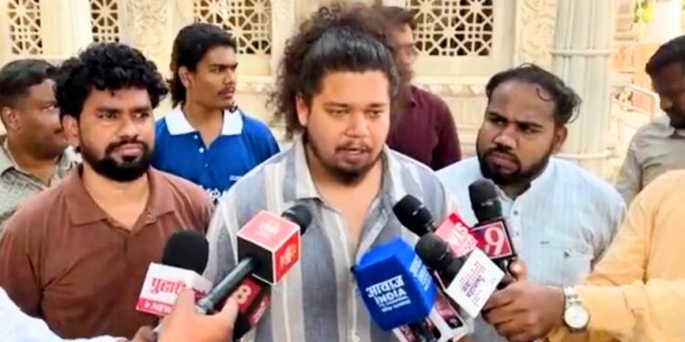 मुंबईत वंचितच्या ‘संविधान सन्मान महासभे’ची जय्यत तयारी; युवा नेते सुजात आंबेडकरांकडून तयारीचा आढावा