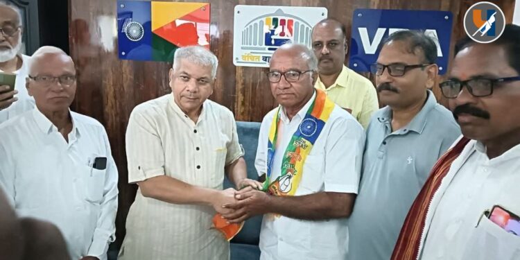 मोहनराव पाटील यांचा राष्ट्रवादीला (शरद पवार गट) मोठा झटका! कार्यकर्त्यांसह वंचित बहुजन आघाडीत जाहीर प्रवेश