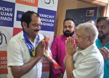 बाळासाहेब आंबेडकर यांच्या उपस्थितीत नाशिकमध्ये शेकडो कार्यकर्त्यांचा वंचित बहुजन आघाडीत प्रवेश