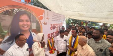 ॲड. प्रकाश आंबेडकरांकडून डॉ. संपदा मुंडे यांच्या कुटुंबियांची भेट; एसआयटी तपासाची व्याप्ती वाढवण्याची मागणी