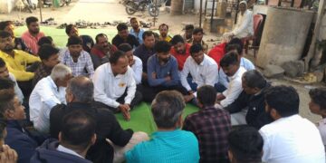 डोंगराळे अत्याचार प्रकरण : वंचित बहुजन आघाडीकडून पीडित कुटुंबियांचे सांत्वन; बाळासाहेब आंबेडकरांशी फोनवर संवाद