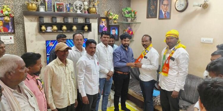 कळवण येथील आदिवासी बांधवांचा वंचित बहुजन आघाडीत पक्ष प्रवेश!