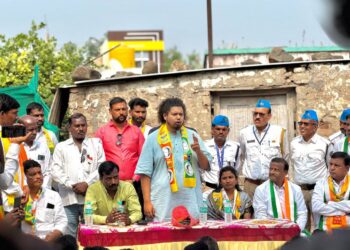 कंधारमध्ये सुजात आंबेडकरांचा वैदू आणि वडार समाजाशी थेट संवाद; नागरिकांच्या प्रश्नांवर चर्चा!