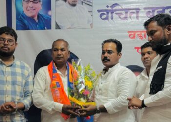 नाशिकमध्ये वडार समाजाचे नेते राजू धोत्रेंसह शेकडो कार्यकर्त्यांचा वंचित बहुजन आघाडीत जाहीर प्रवेश