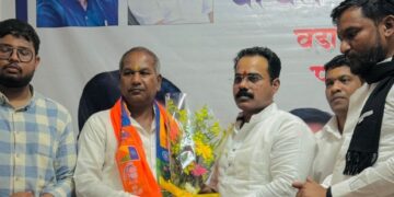 नाशिकमध्ये वडार समाजाचे नेते राजू धोत्रेंसह शेकडो कार्यकर्त्यांचा वंचित बहुजन आघाडीत जाहीर प्रवेश