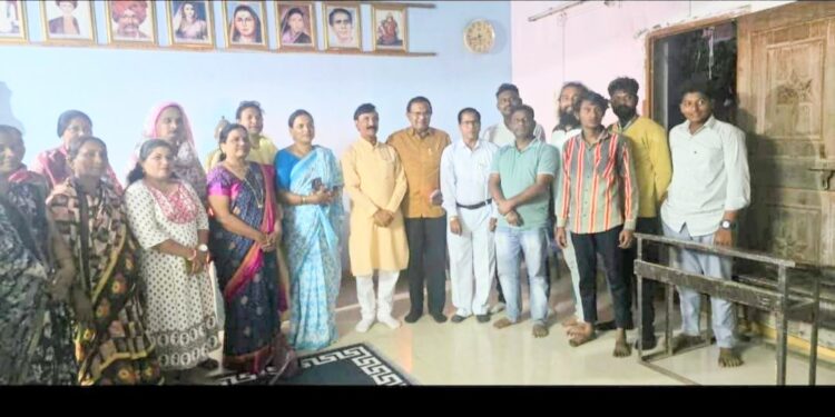 वंचित बहुजन आघाडीच्यावतीने संविधान दिनानिमित्त नवी मुंबईत ७५ संविधान ग्रंथ वाटप कार्यक्रम