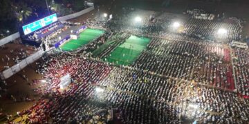 मुंबईत संविधान सन्मान महासभेत संविधानाचा जागर; ॲड. प्रकाश आंबेडकर यांच्या अध्यक्षतेखाली सुरू असलेल्या महासभेला विविध मान्यवर उपस्थित