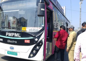 पिंपरी-चिंचवड: लक्ष्मण नगर बस स्टॉपजवळ PMPML बसची शाळकरी मुलीला धडक; तरुणी गंभीर जखमी