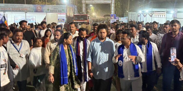 अनुयायांच्या सोयीसाठी वंचित बहुजन आघाडीचे युवा नेते सुजात आंबेडकर मैदानात; सोयी-सुविधांचा घेतला आढावा