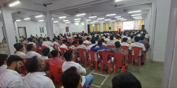 मुंबई महानगरपालिका निवडणूक : वंचित बहुजन आघाडी सज्ज, उमेदवारीसाठी इच्छुकांची दादरमध्ये तुफान गर्दी