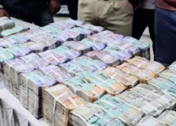 हिंगोलीत भरारी पथकाची मोठी कारवाई; मतदानापूर्वी १ कोटी रुपये पकडले, महाराष्ट्रात खळबळ