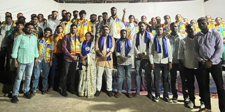 भव्य पक्षप्रवेश सोहळा संपन्न; दिंडोशी विधानसभेतील वॉर्ड क्रमांक ३८ मध्ये शेकडो कार्यकर्त्यांचा वंचित बहुजन आघाडीत प्रवेश