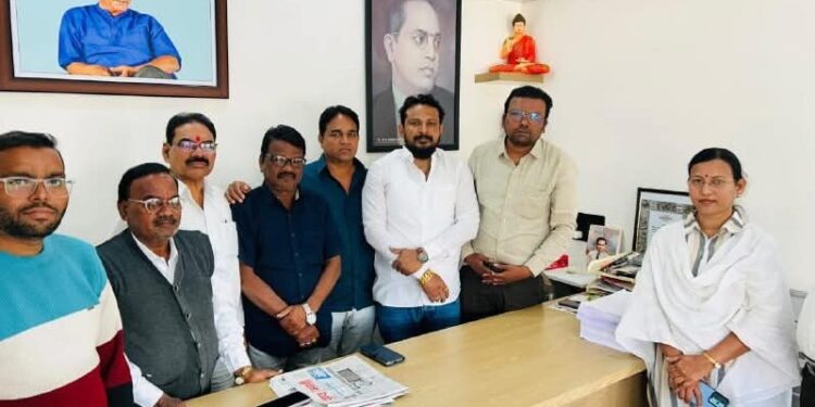 चंद्रपुरात नवी राजकीय समीकरणे; वंचित आणि शिवसेना (उबाठा) मध्ये ‘समसमान’ जागावाटपाची चर्चा!