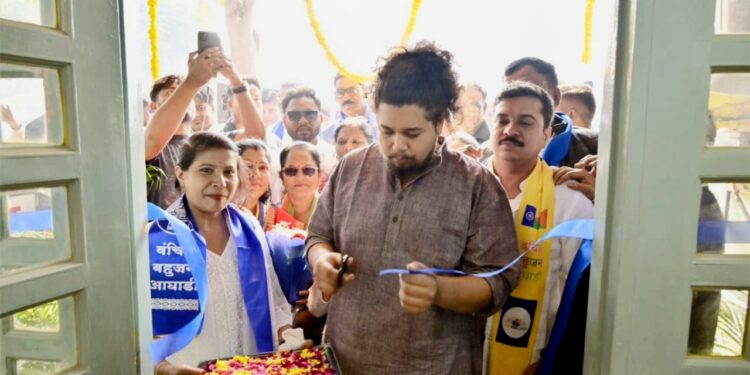 नागपूर दौरा :सीताबर्डी येथे सुजात आंबेडकरांच्या हस्ते वंचित बहुजन आघाडीच्या जनसंपर्क कार्यालयाचे उद्घाटन