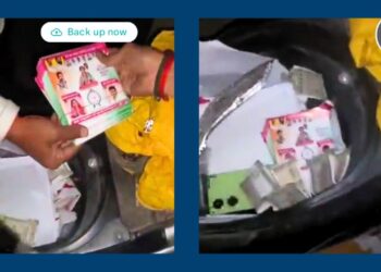 ‘घड्याळ’ चिन्हाचे पोस्टर्स, ५०० च्या नोटा… बीडमधील पैसे वाटपाचा व्हिडिओ व्हायरल, दोघांना पोलिसांच्या ताब्यात!