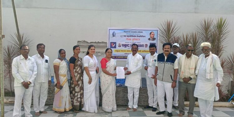 डॉ. बाबासाहेब आंबेडकरांच्या ६९ व्या महापरिनिर्वाण दिनानिमित्त पैठण येथे ‘प्रबुद्ध भारत’ सभासद नोंदणी अभियानाची सुरुवात