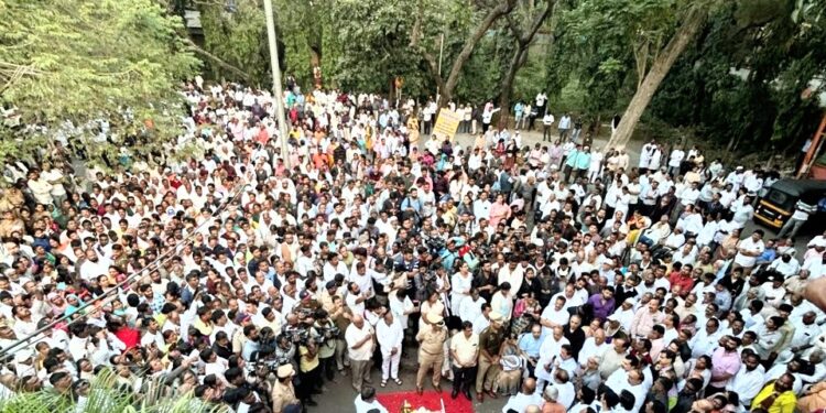 ‘सत्य सर्वांचे आदी घर’ रुजवणारे डॉ. ‘बाबा’ हरपले! हजारो नागरिकांच्या उपस्थितीत शासकीय इतमामात अंत्यसंस्कार