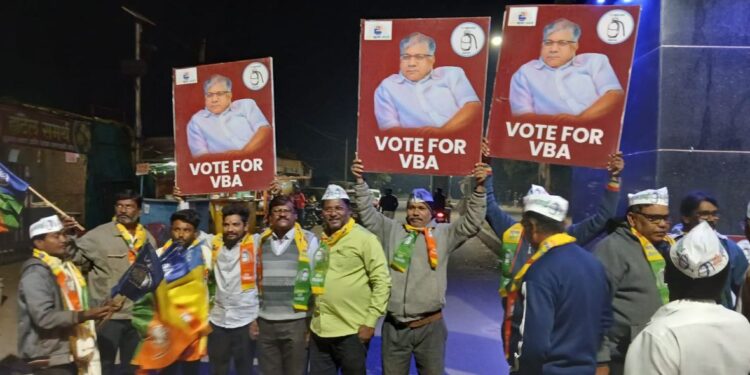 वंचित बहुजन आघाडीचे निवडणुकीत जोरदार पुनरागमन; कार्यकर्त्यांमध्ये नवचैतन्य, औरंगाबादमध्ये फटाक्यांची आतिषबाजी